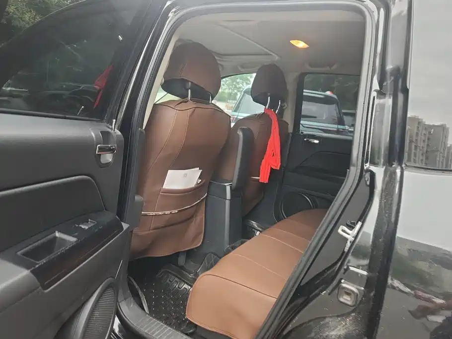 Jeep Compass 2013 — фото 11
