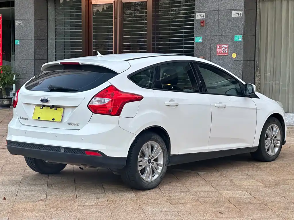Ford Focus 2015 — фото 8