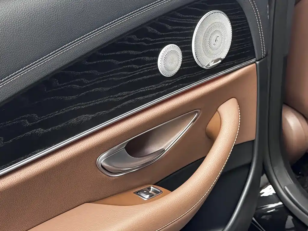 Mercedes-Benz E-Class 2021 — фото 17