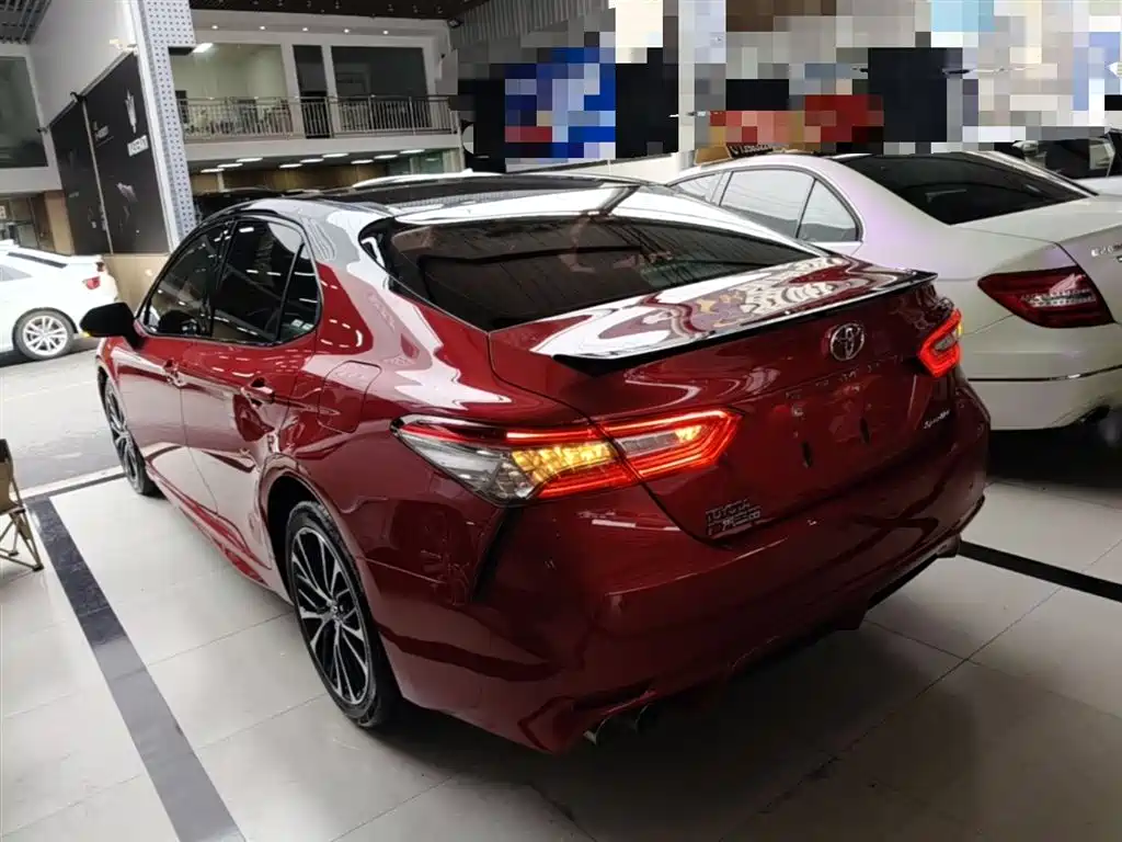 Toyota Camry 2018 — фото 5