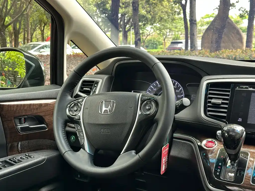 Honda Odyssey 2016 — фото 14