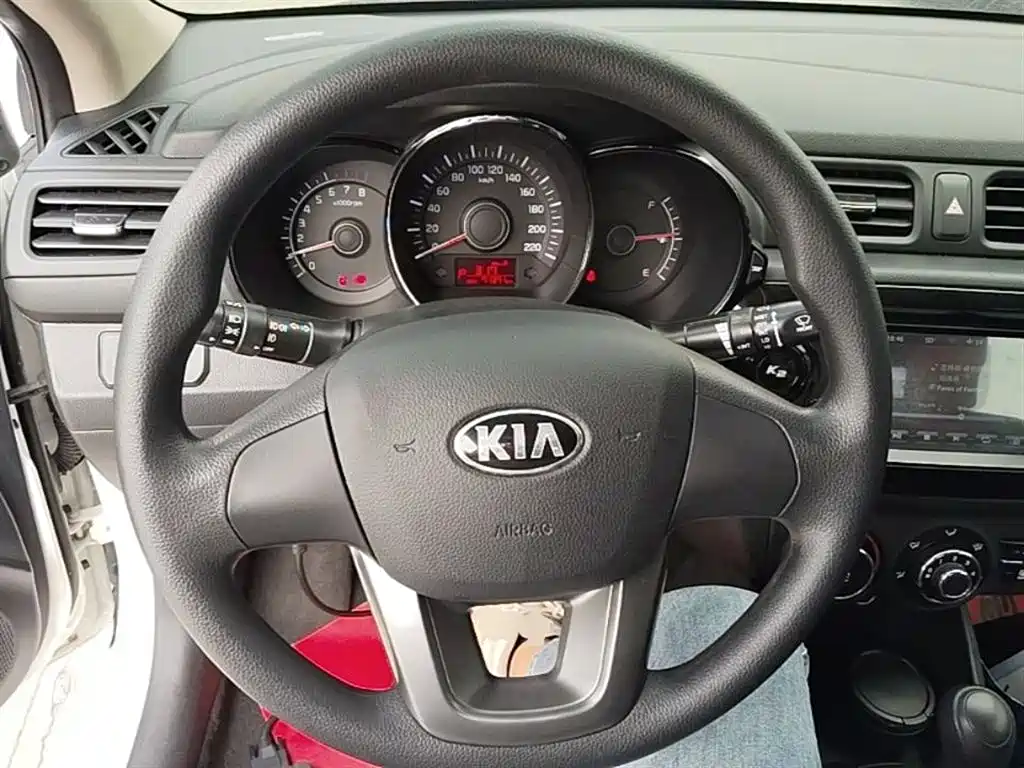 Kia K2 2014 — фото 11