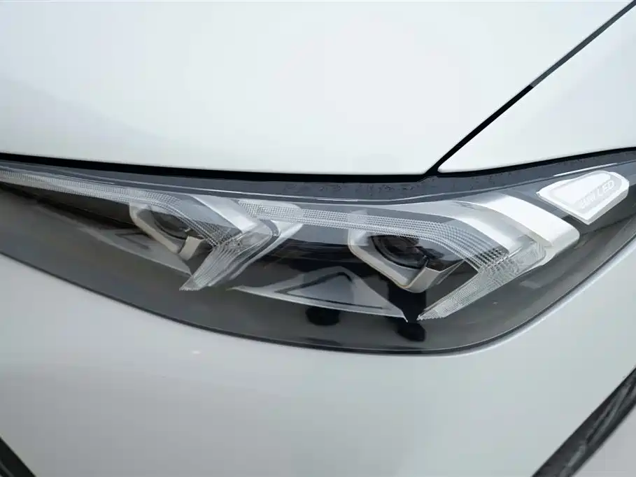 BMW 3 Series 2024 — фото 14