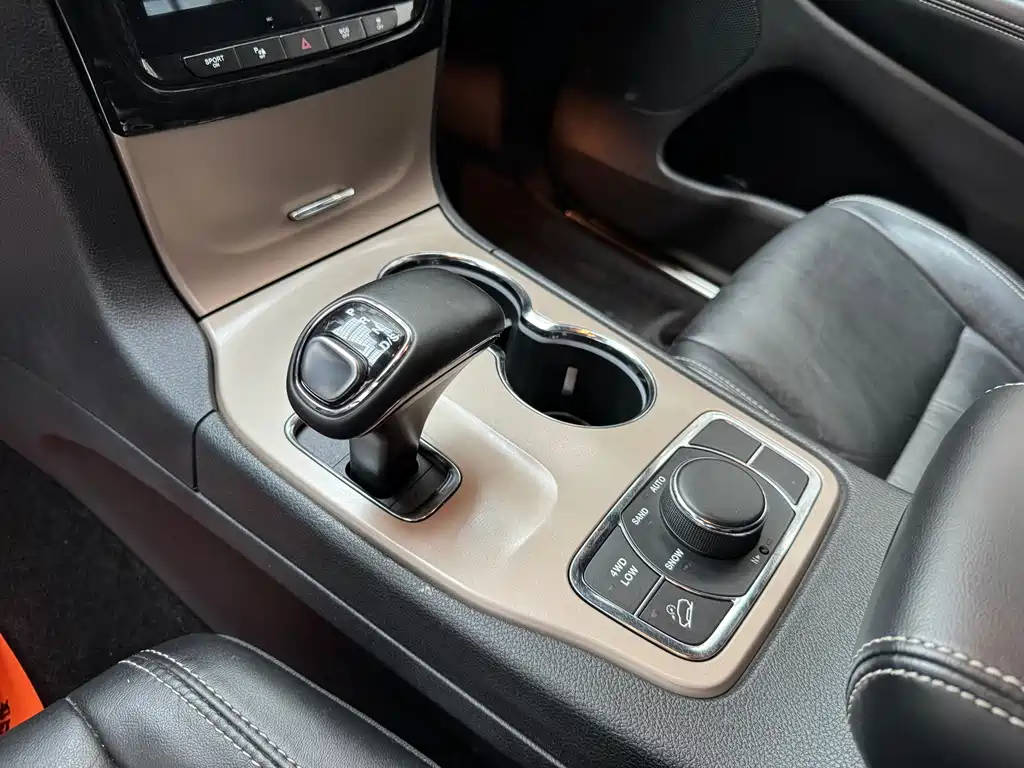 Jeep Grand Cherokee 2016 — фото 16