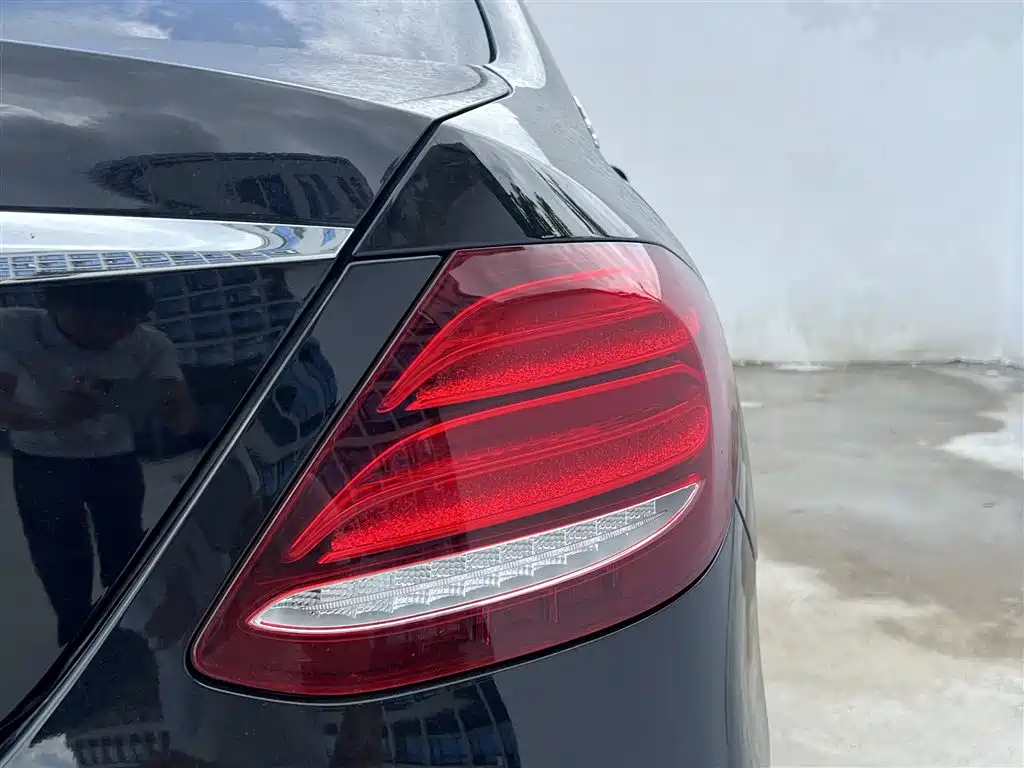 Mercedes-Benz E-Class 2017 — фото 16