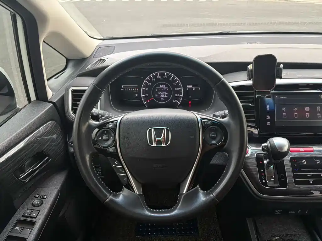 Honda Odyssey 2015 — фото 6