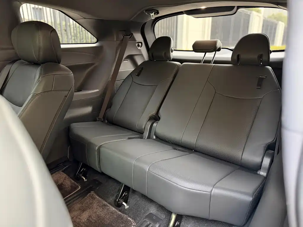 Toyota Sienna 2023 — фото 10