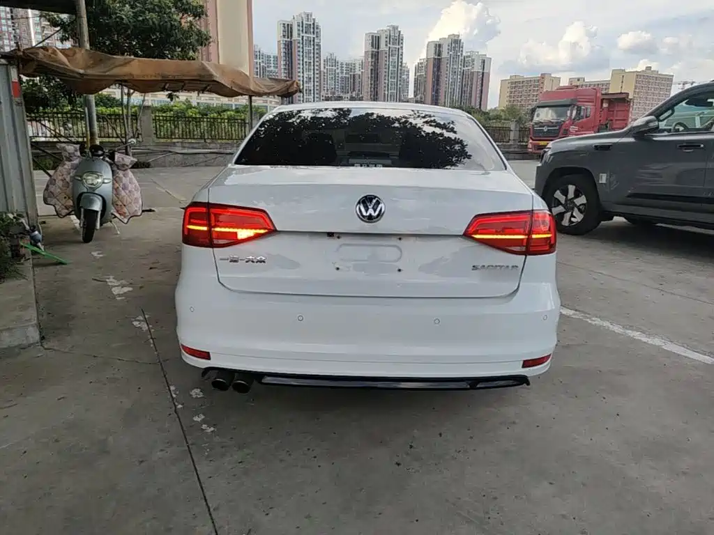 Volkswagen Sagitar 2019