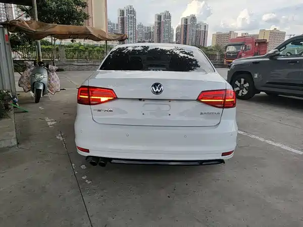 Volkswagen Sagitar 2019