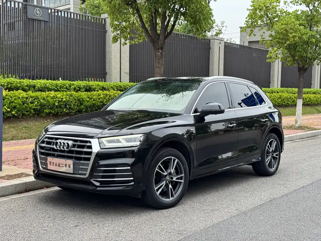 Audi Q5L 2019 — фото 1