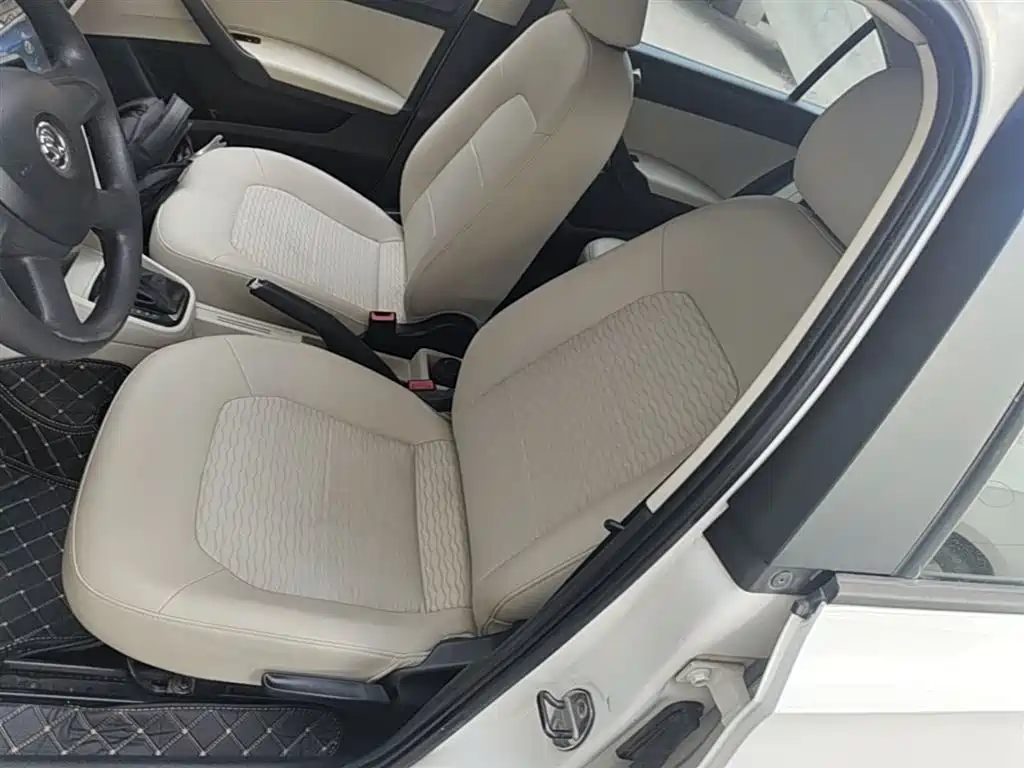 Skoda Rapid 2014 — фото 15