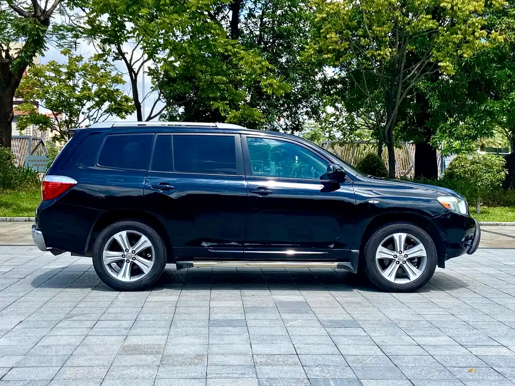 Toyota Highlander 2010 — фото 4