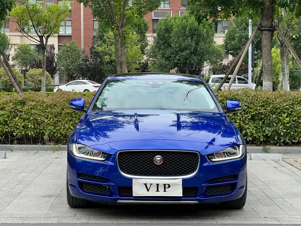 Jaguar XEL 2018 — фото 2