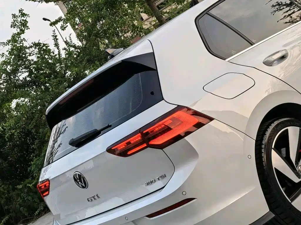 Volkswagen Golf GTI 2023 — фото 18