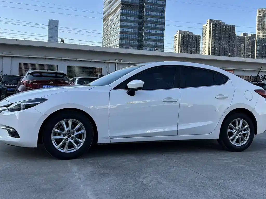 Mazda 3 Axela 2019 — фото 11