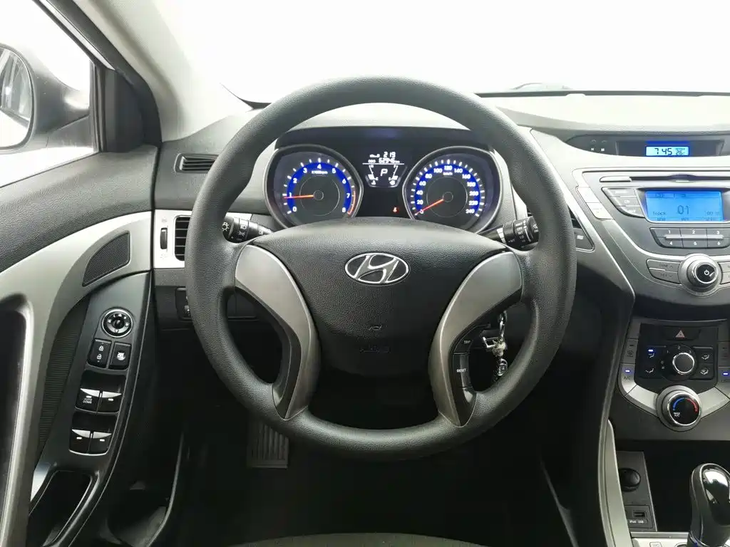 Hyundai Elantra Langdong 2014 — фото 11