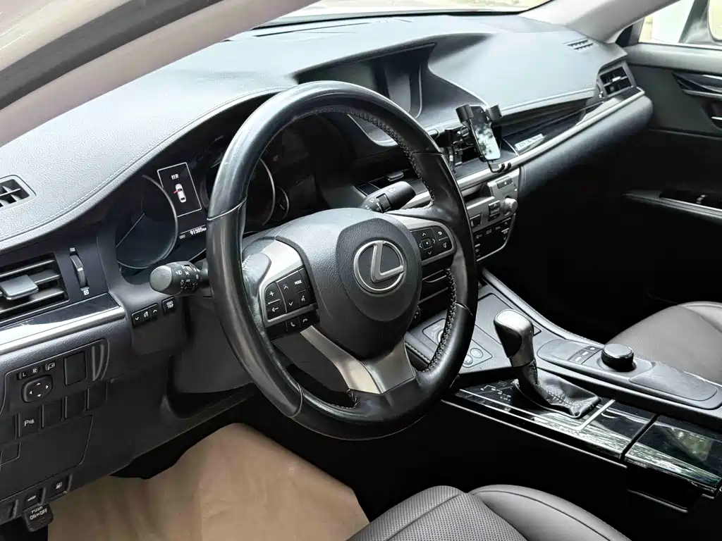 Lexus ES 2017 — фото 6