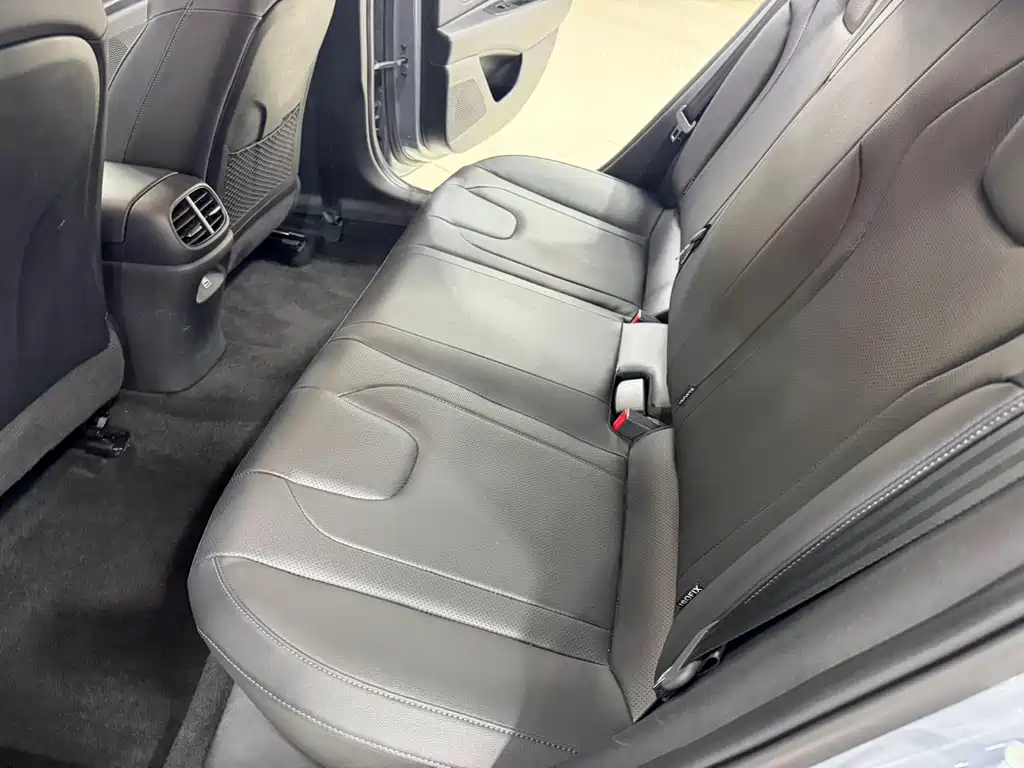 Hyundai Elantra 2023 — фото 15