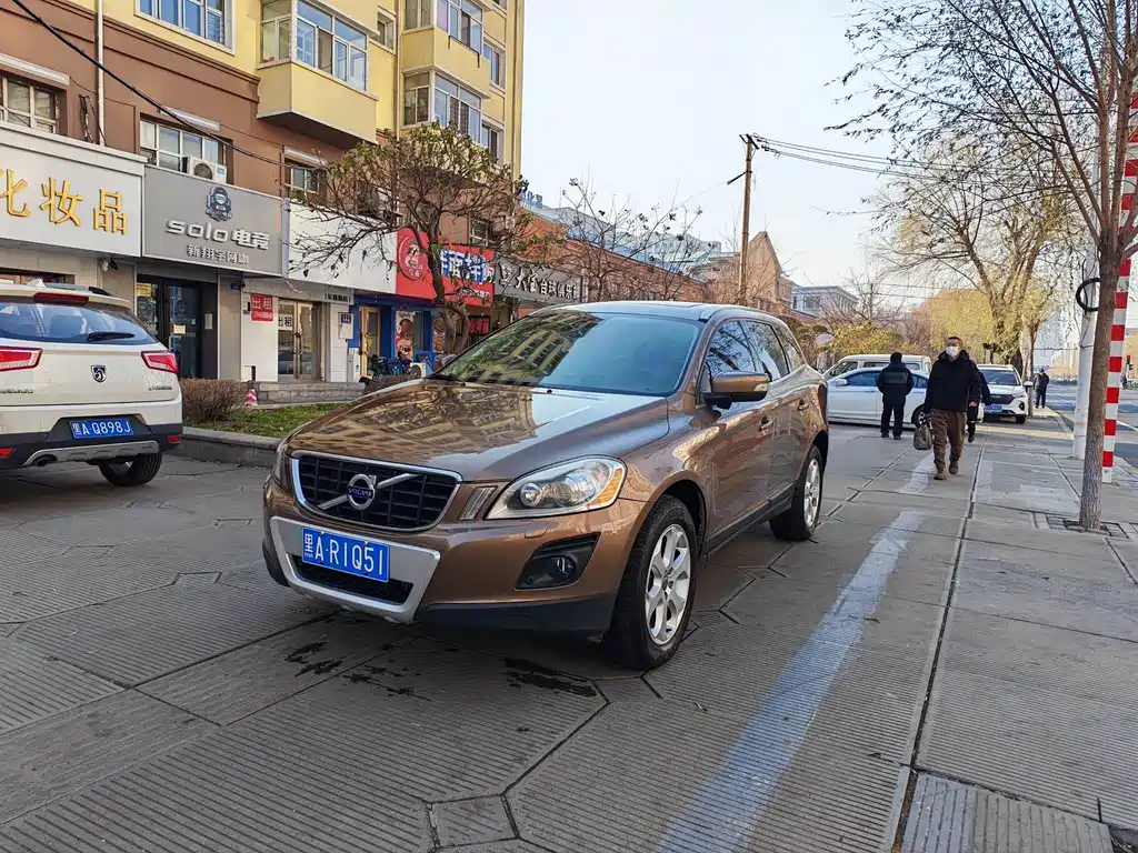 Volvo XC60 2010 — фото 2