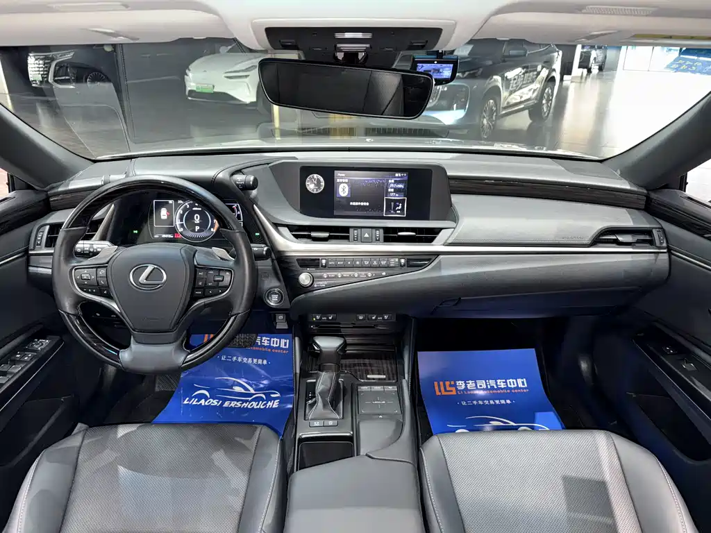 Lexus ES 2021 — фото 13