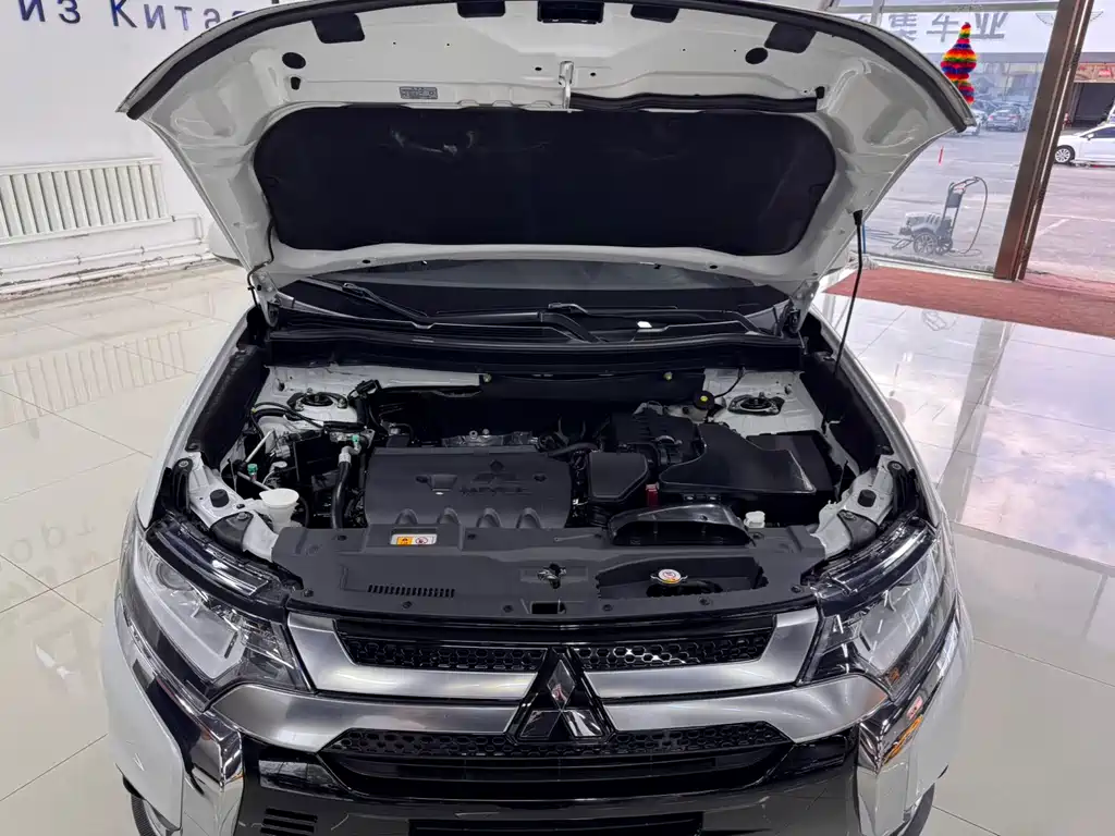Mitsubishi Outlander 2022 — фото 15