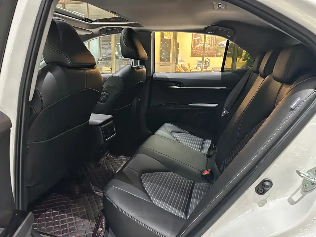 Toyota Camry 2023 — фото 14