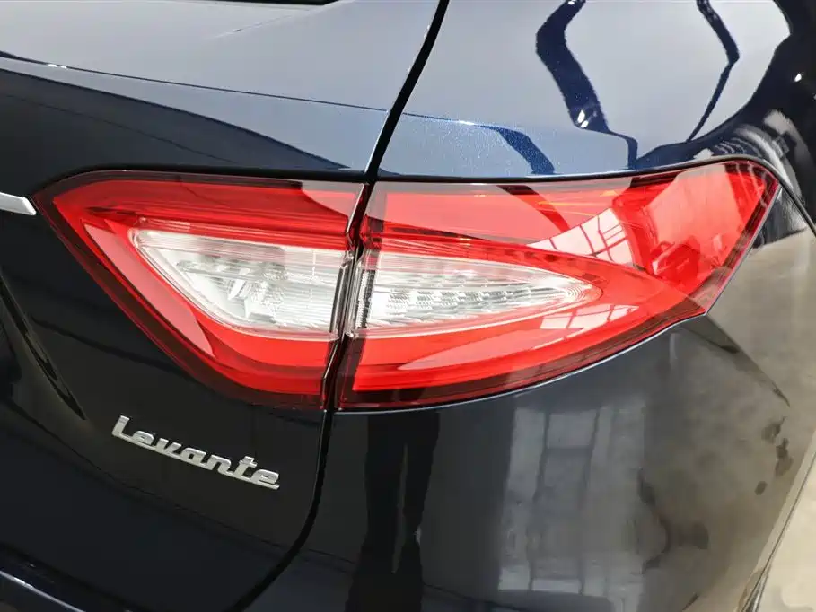 Maserati Levante 2021 — фото 31