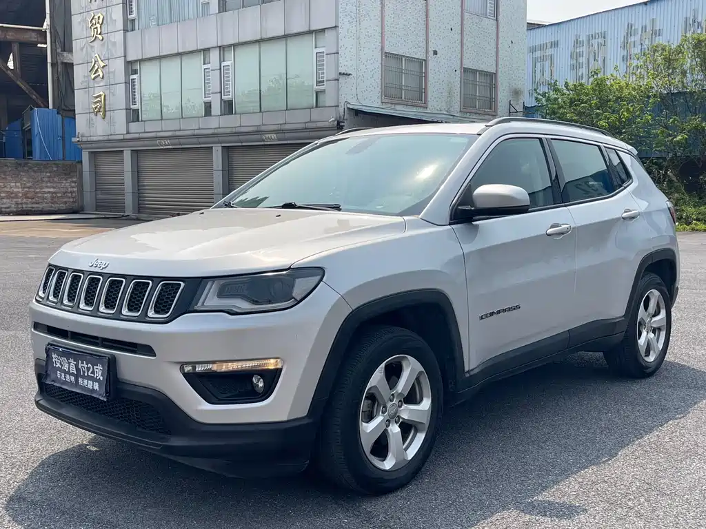 Jeep Compass 2018 — фото 1