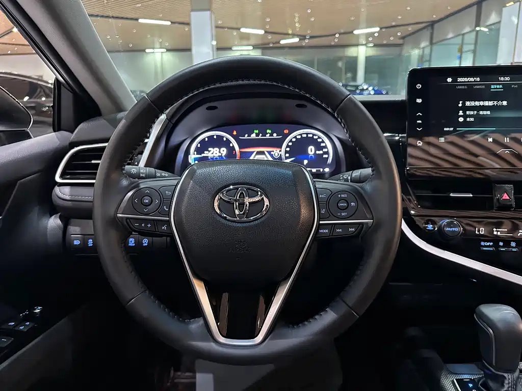 Toyota Camry 2023 — фото 11
