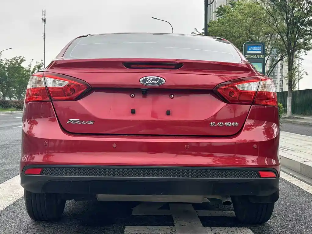 Ford Focus 2015 — фото 9