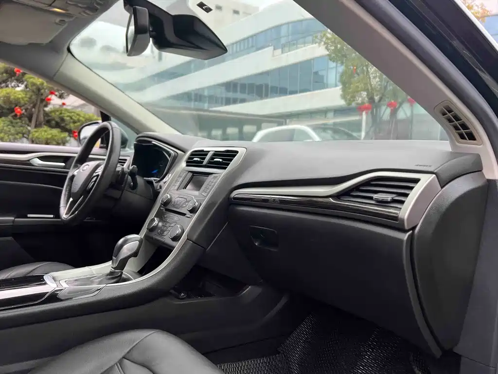 Ford Mondeo 2015 — фото 11