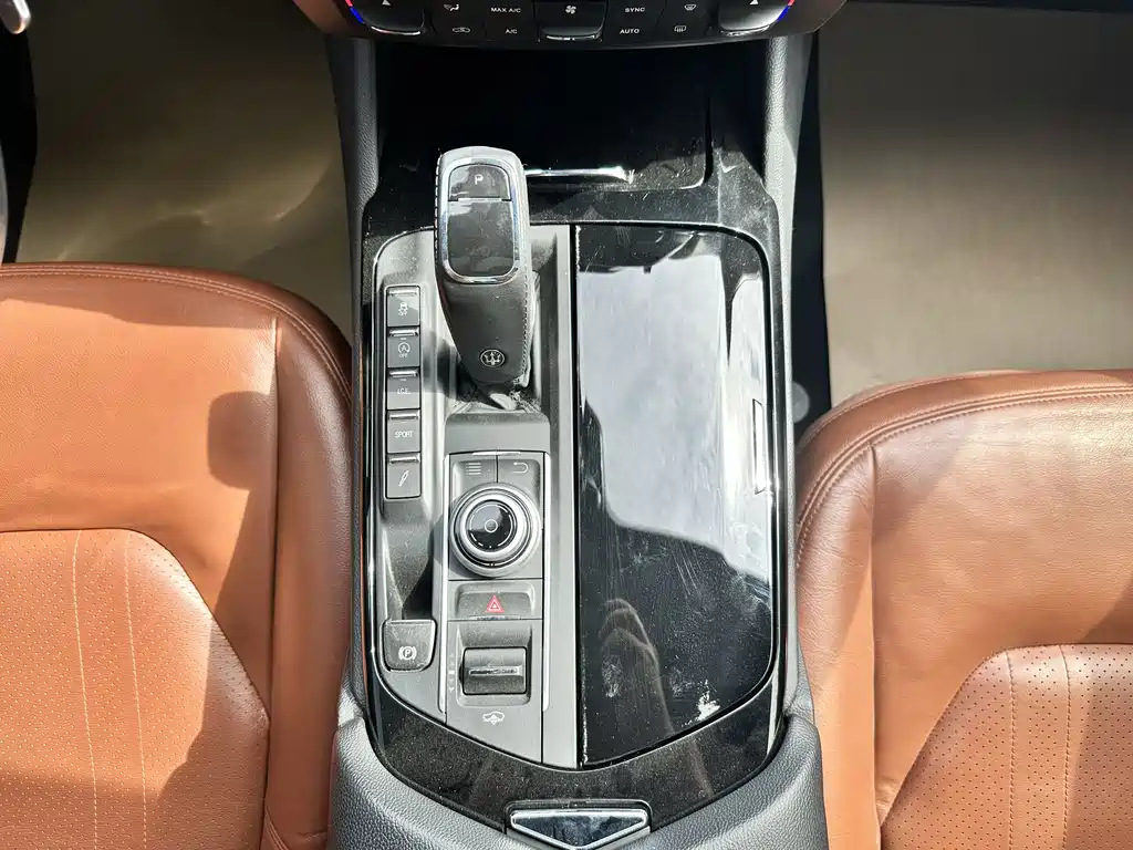 Maserati Levante 2018 — фото 14