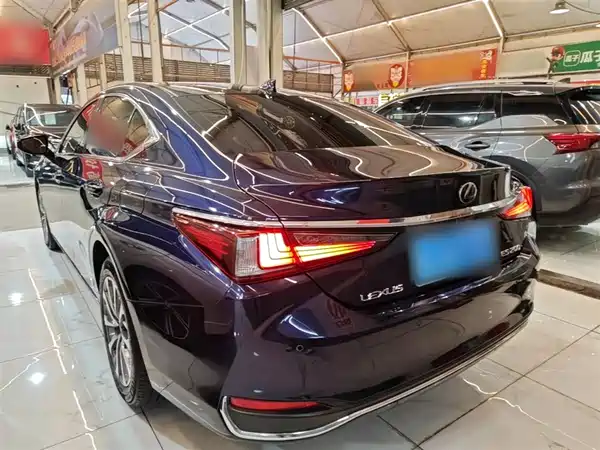 Lexus ES 2021