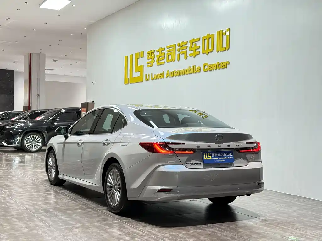 Toyota Camry 2025 — фото 11