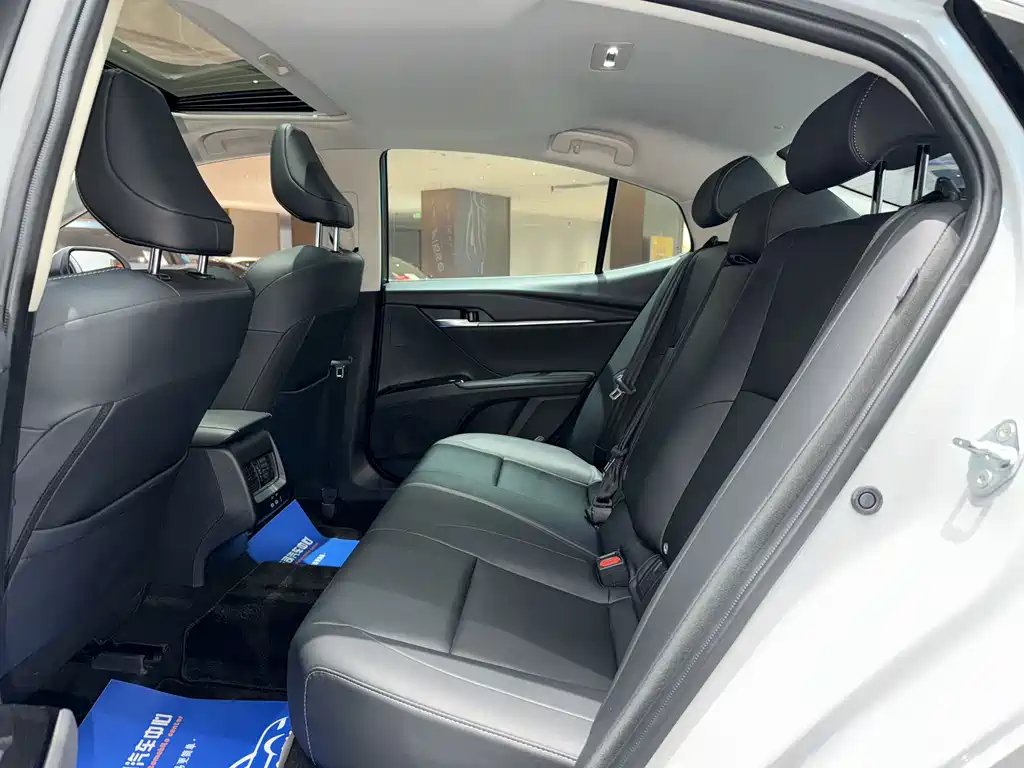 Toyota Camry 2025 — фото 21