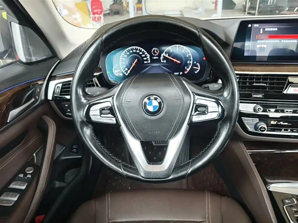 BMW 5 Series 2019 — фото 11