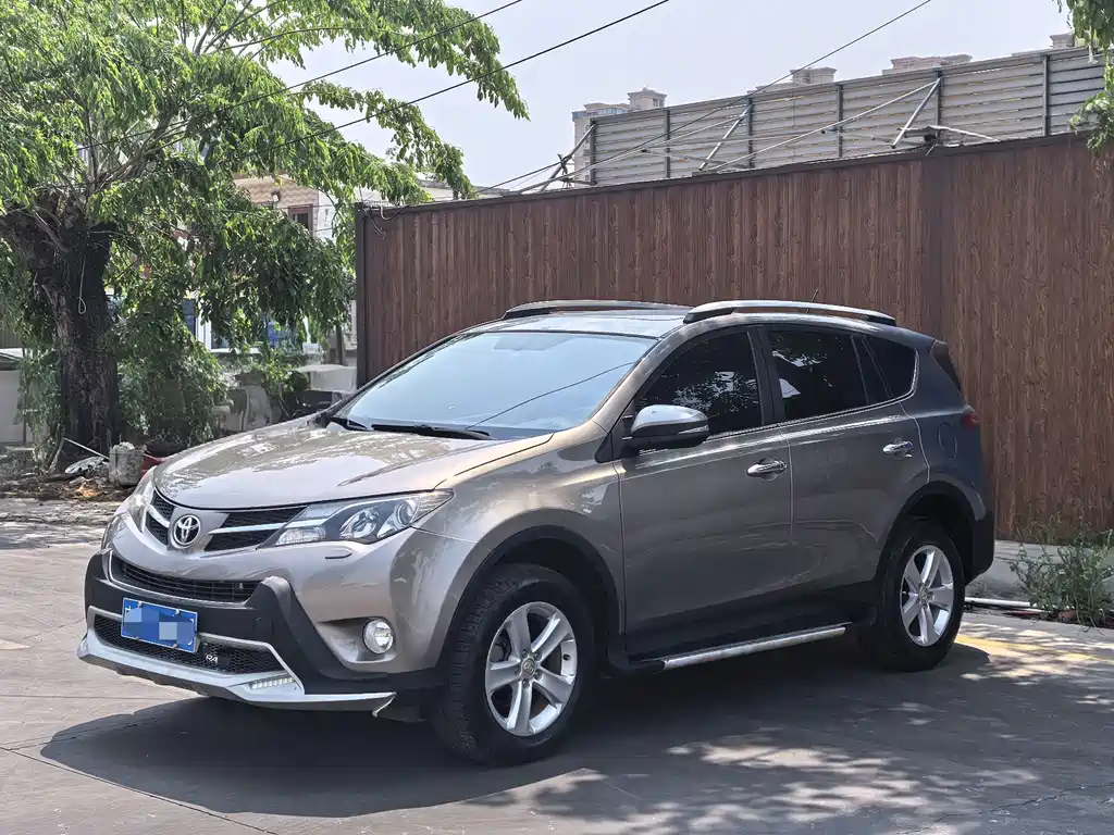Toyota RAV4 2014 — фото 1