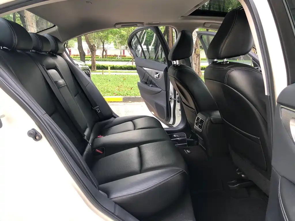Infiniti Q50L 2015 — фото 15