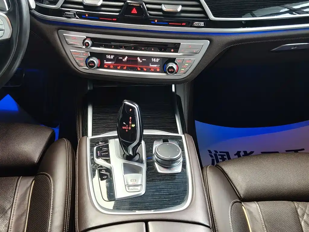 BMW 7 Series 2019 — фото 12