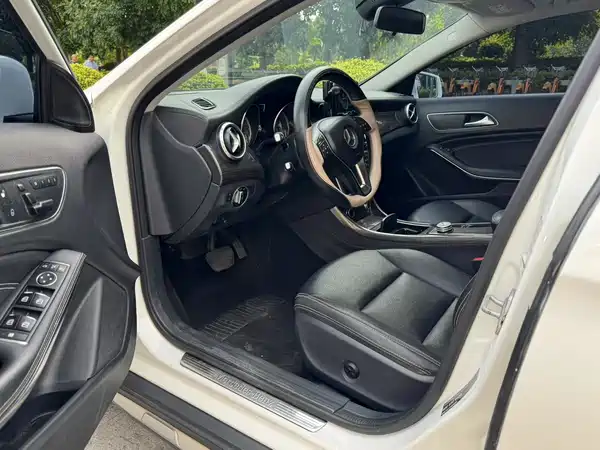 Mercedes-Benz GLA 2015