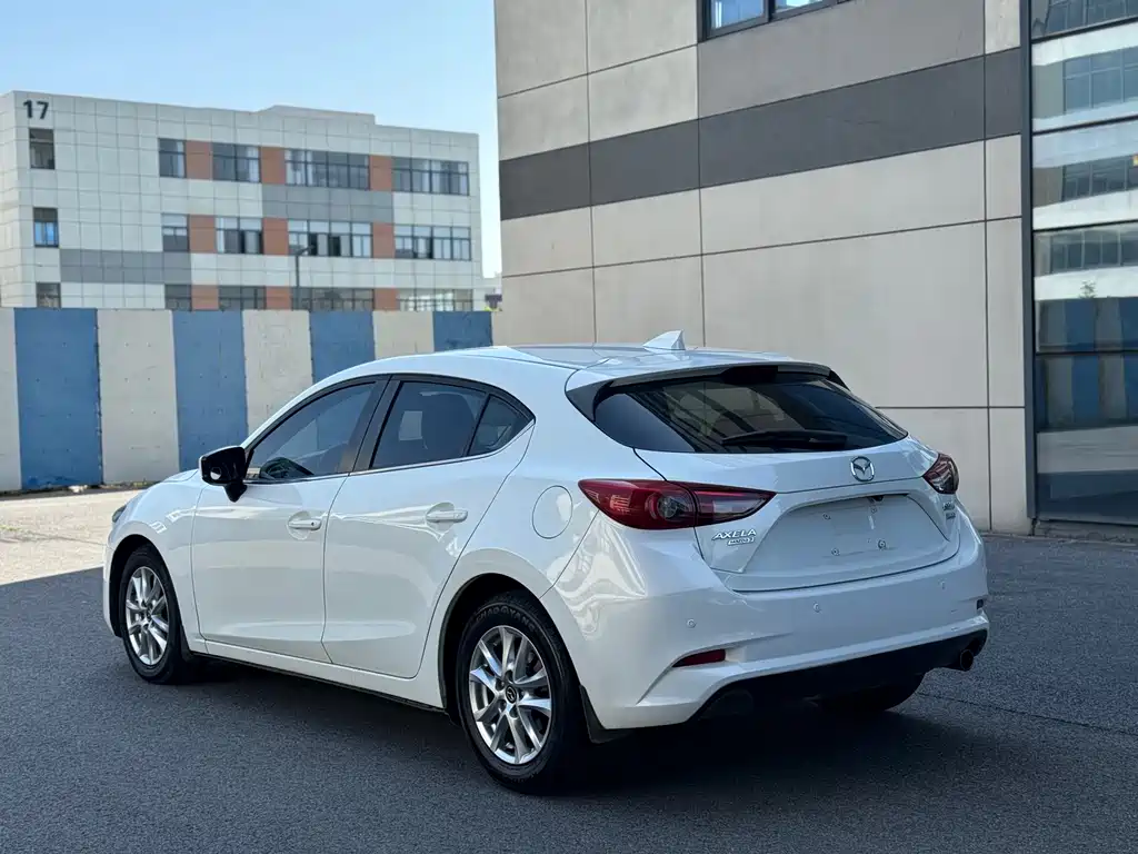 Mazda 3 Axela 2017 — фото 10