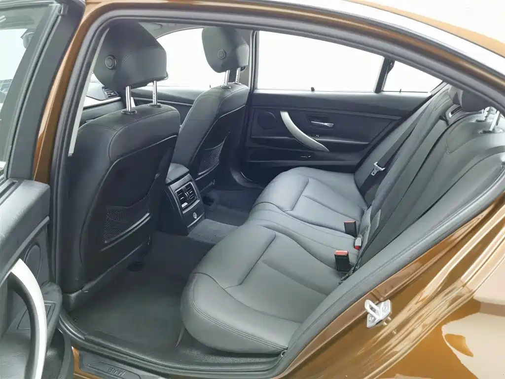 BMW 3 Series 2016 — фото 15
