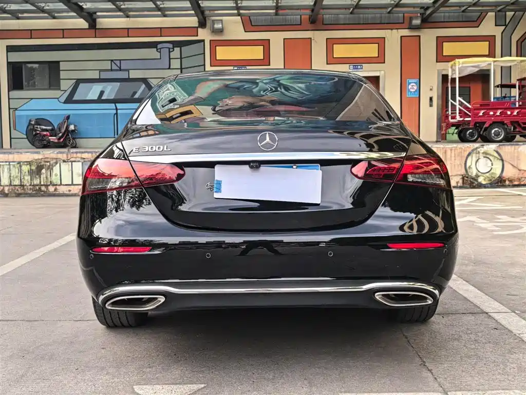 Mercedes-Benz E-Class 2023 — фото 19