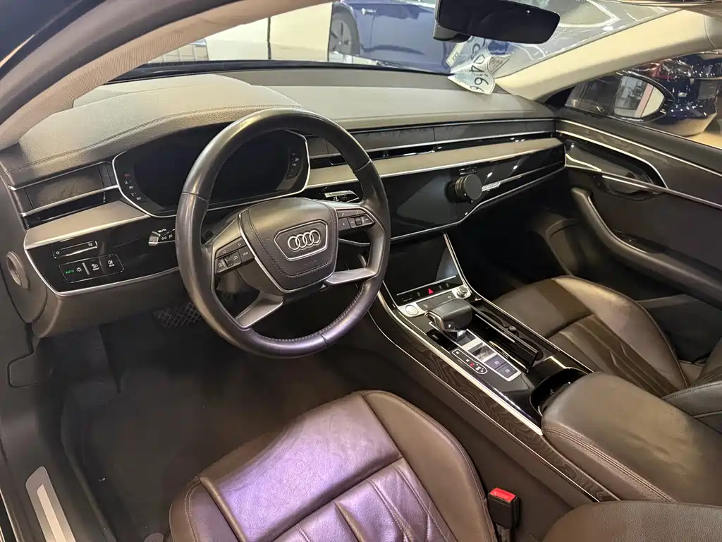 Audi A8 2018 — фото 8