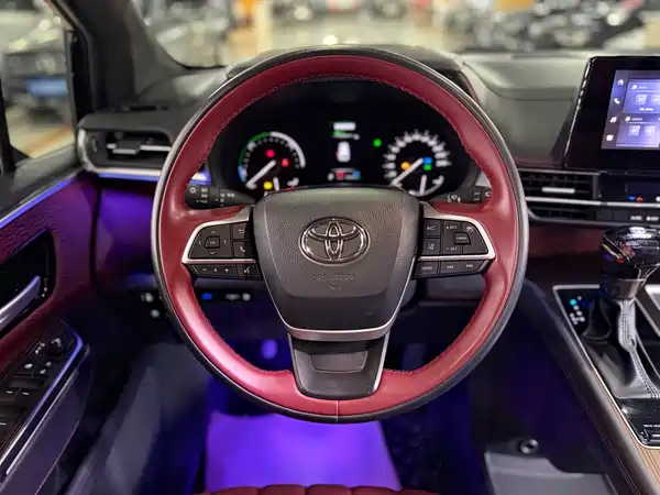 Toyota Sienna 2024