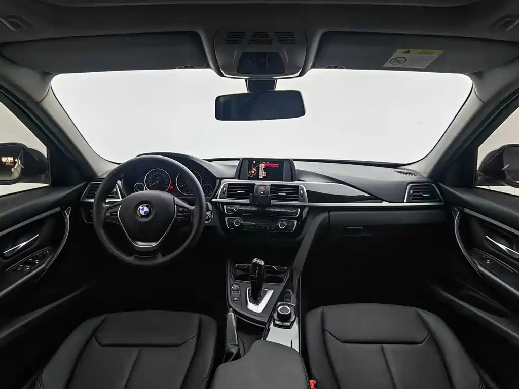 BMW 3 Series 2017 — фото 14