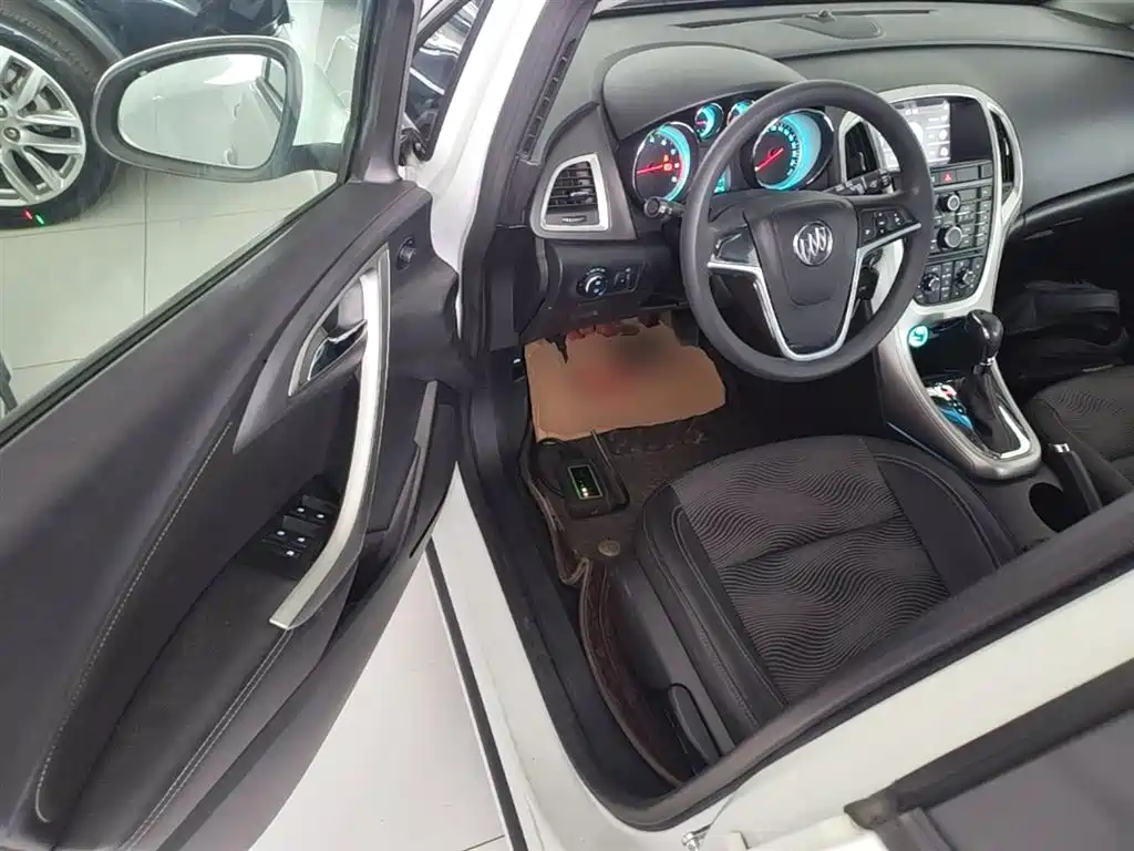 Buick Excelle 2015 — фото 16