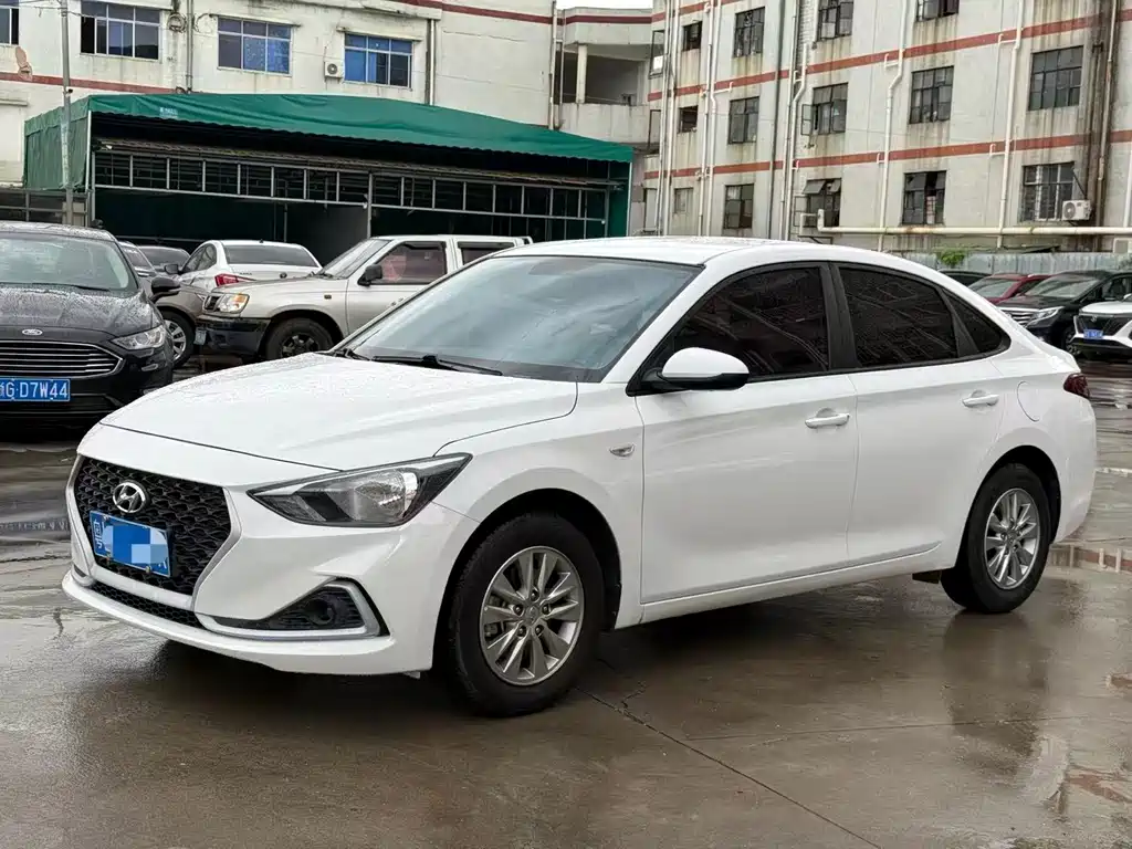Hyundai Elantra 2019 — фото 1