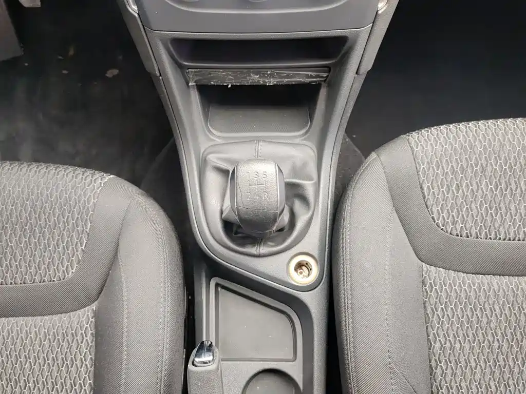 Peugeot 308 2017 — фото 10