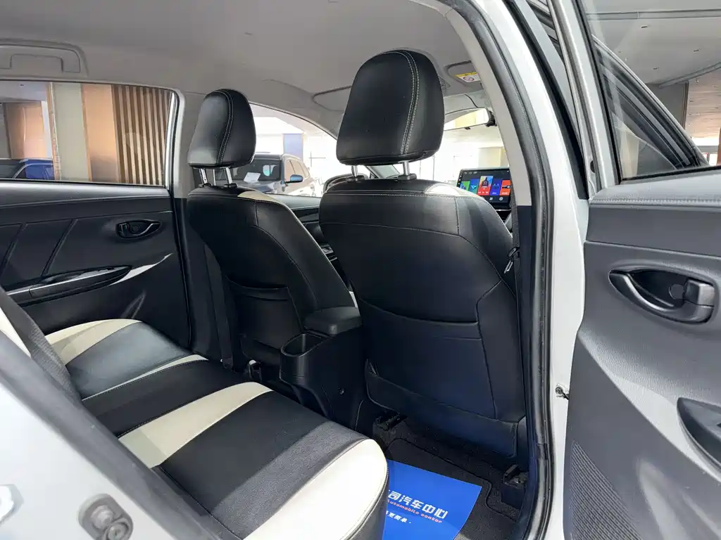 Toyota Yaris L 2020 — фото 20